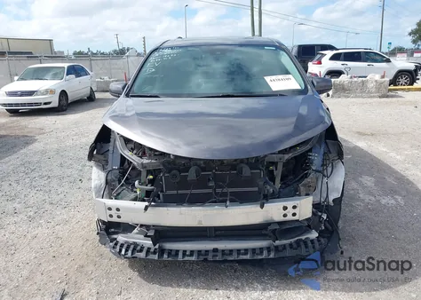 2021 Toyota Sienna Xle z USA, uszkodzony, nr VIN 5TDYRKEC5MS005155